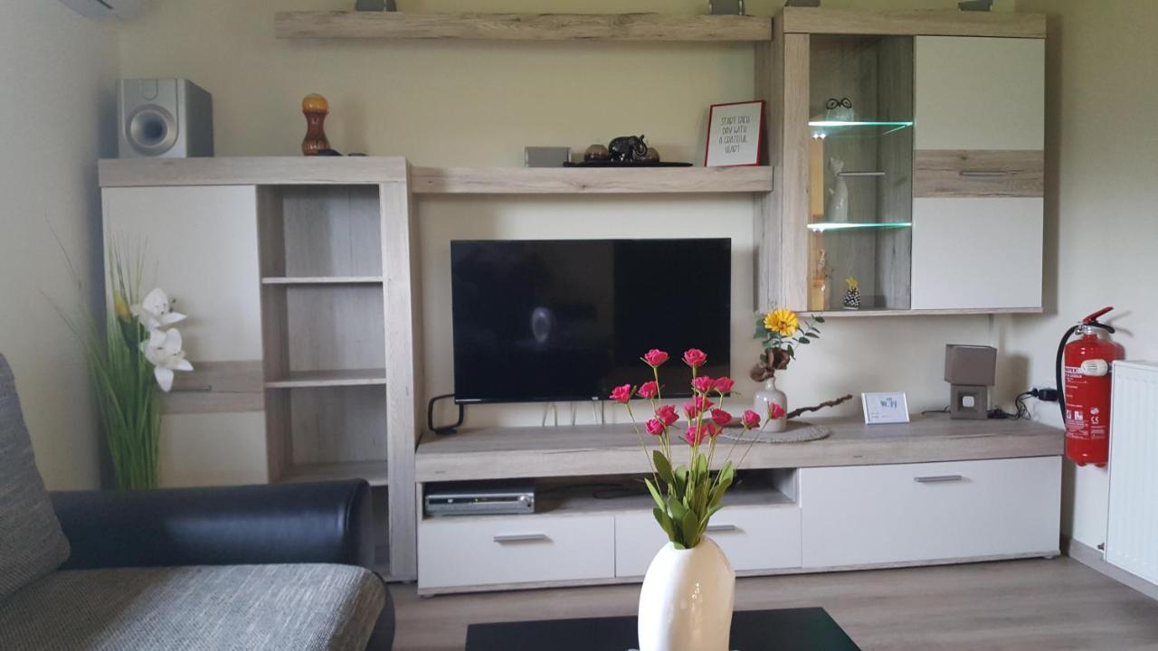 Na Off Villa Radenci Bagian luar foto