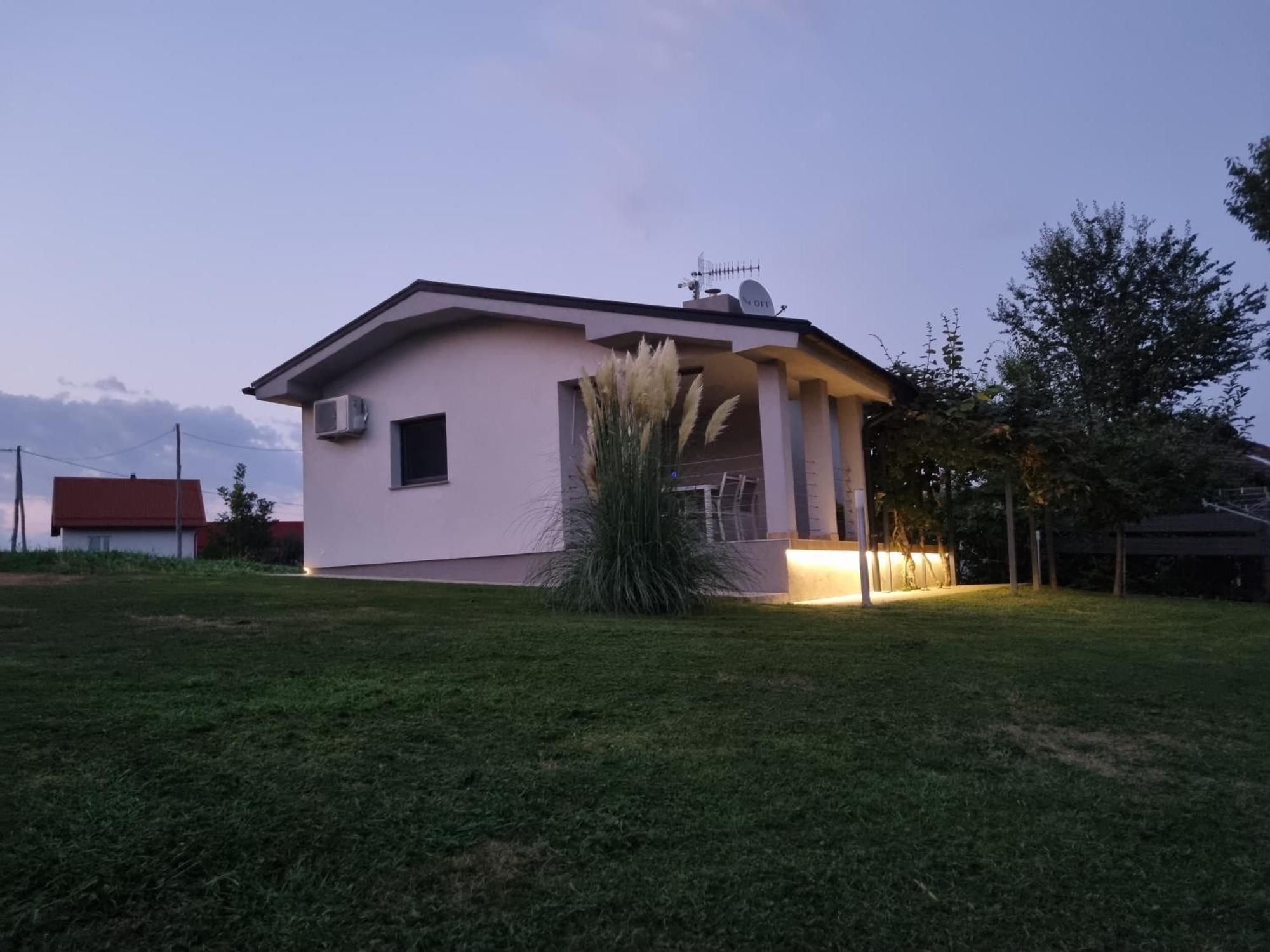 Na Off Villa Radenci Bagian luar foto