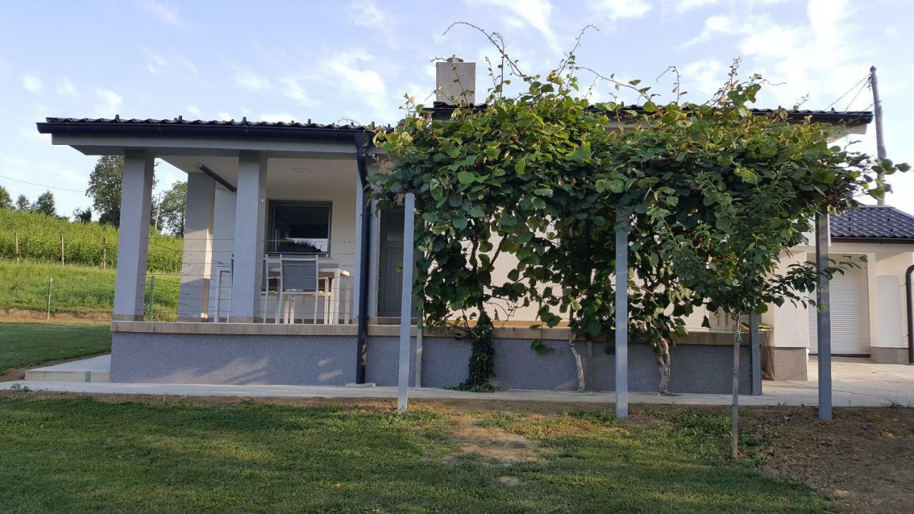 Na Off Villa Radenci Bagian luar foto