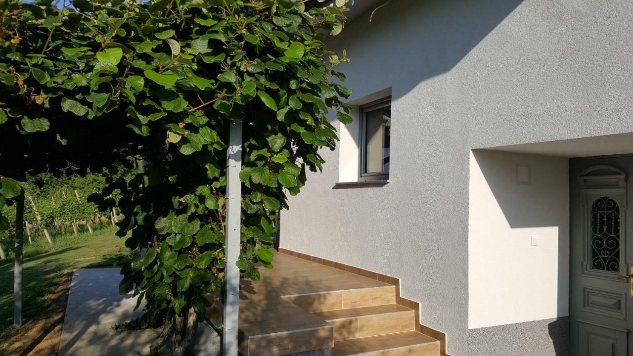 Na Off Villa Radenci Bagian luar foto