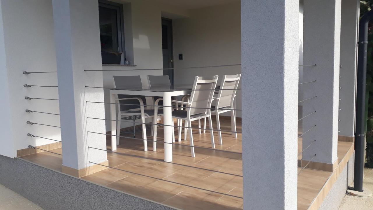 Na Off Villa Radenci Bagian luar foto